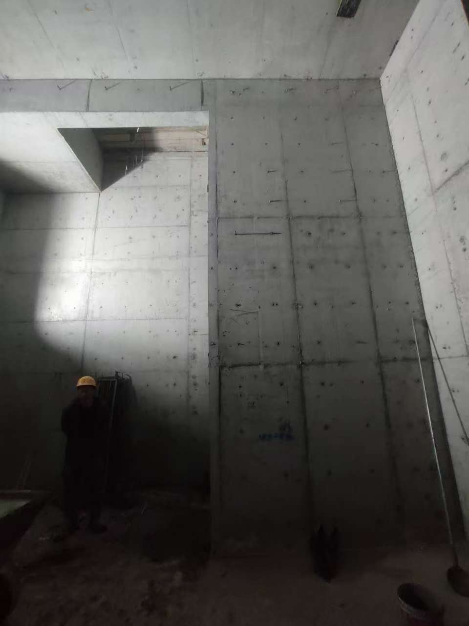 来凤墙上开槽钢筋断了有影响吗
